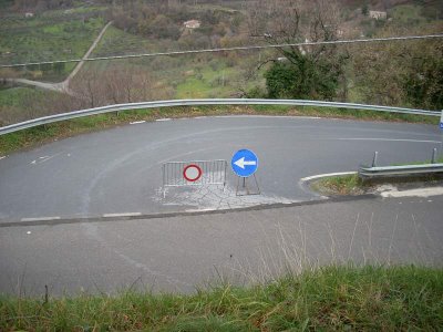 La Fondo Valle Olivo ancora chiusa al traffico.JPG